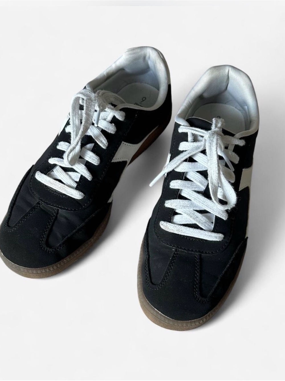 No Boundaries Black & White Women's Athletic Sneakers | Size 9